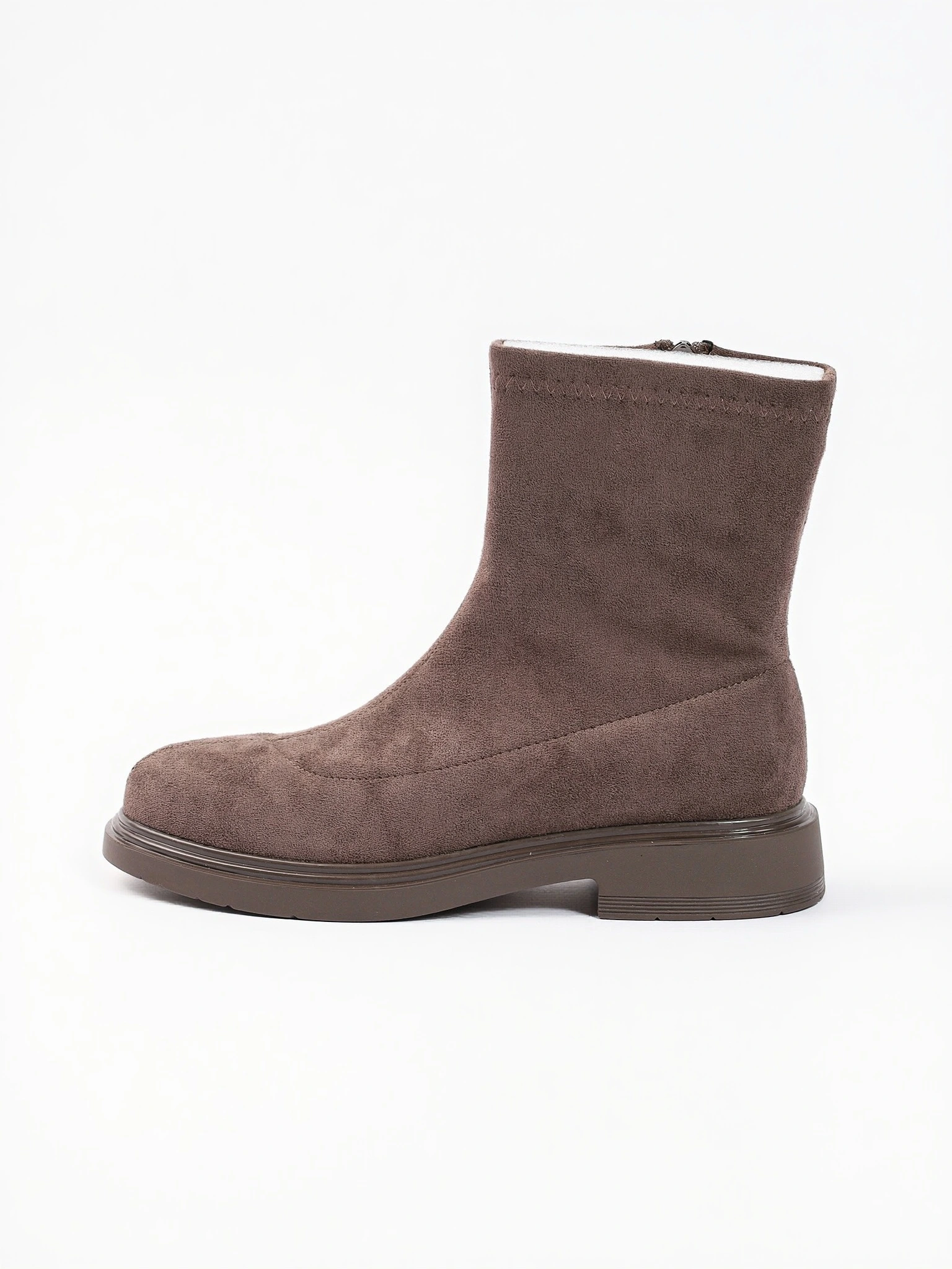 Ботинки серого цвета на низком каблуке